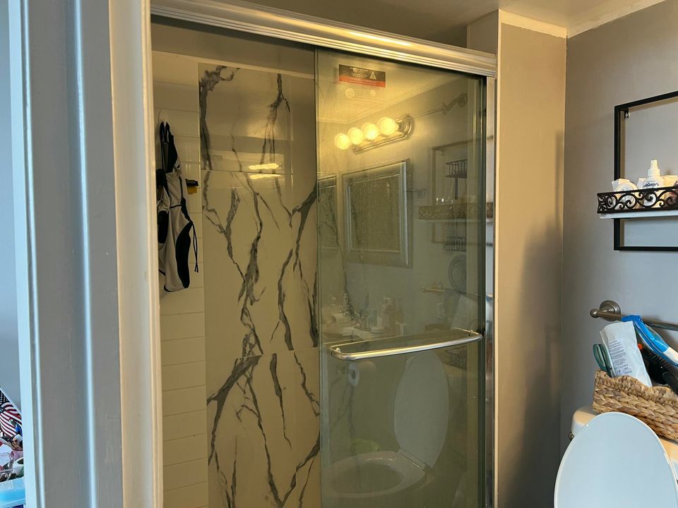 Active With Contract: $1,700 (2 beds, 2 baths, 1000 Square Feet)