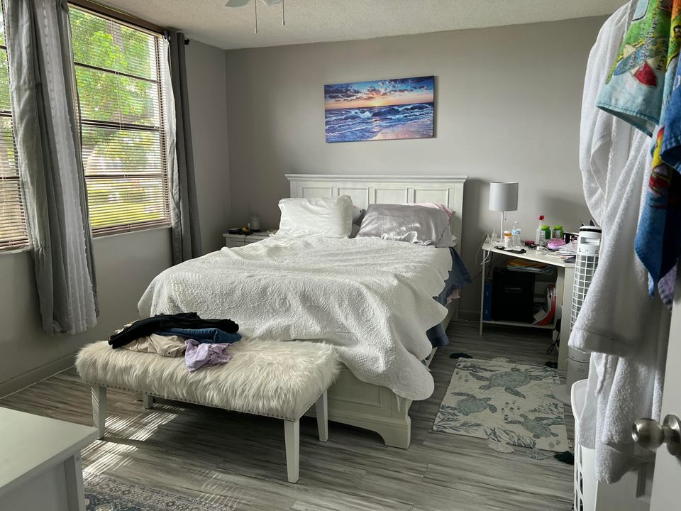 Active With Contract: $1,700 (2 beds, 2 baths, 1000 Square Feet)