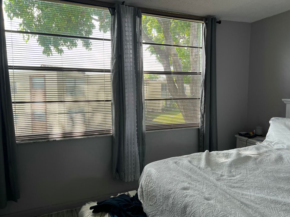 Active With Contract: $1,700 (2 beds, 2 baths, 1000 Square Feet)