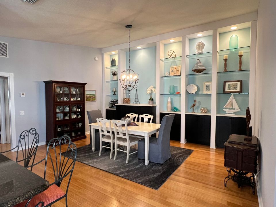 合同活跃: $630,000 (2 贝兹, 2 浴室, 1513 平方英尺)