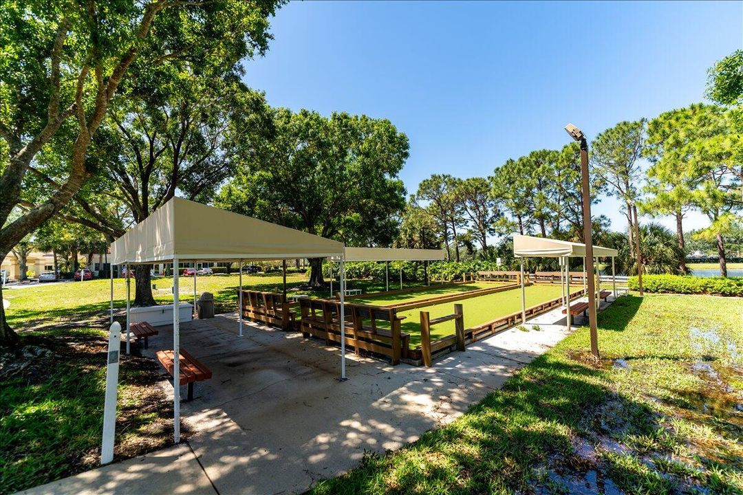 合同活跃: $214,900 (2 贝兹, 2 浴室, 1037 平方英尺)