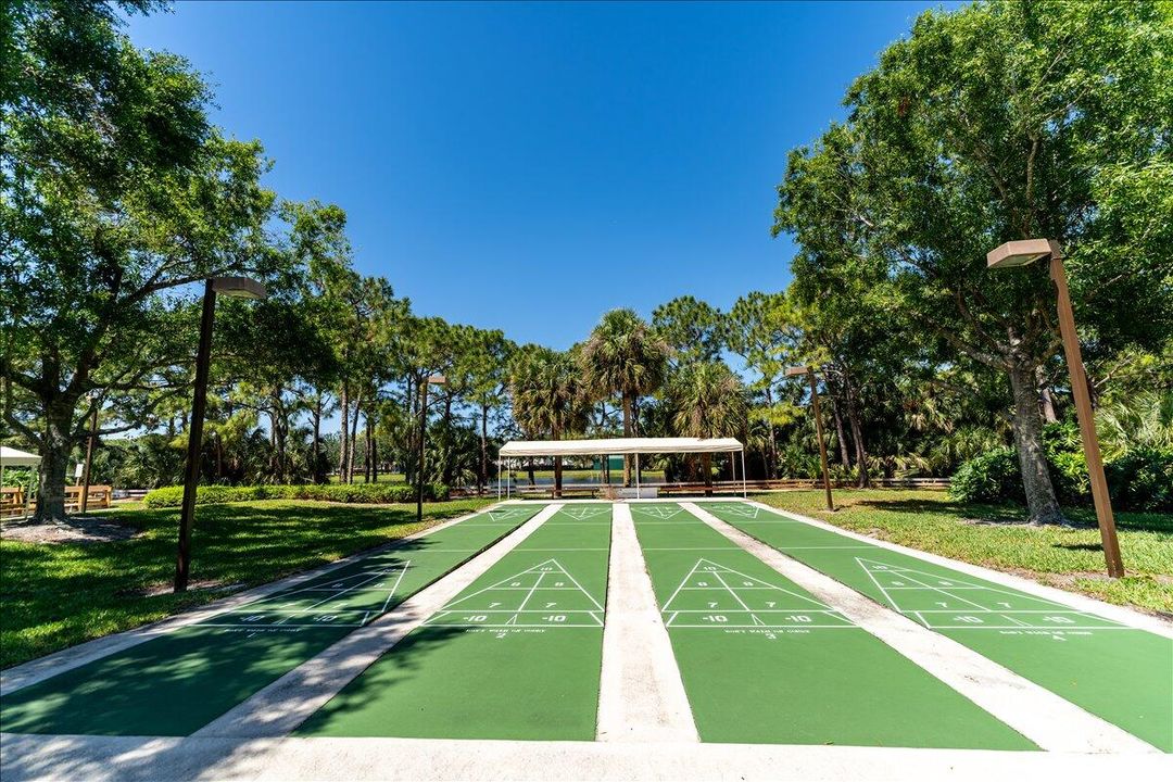 合同活跃: $214,900 (2 贝兹, 2 浴室, 1037 平方英尺)