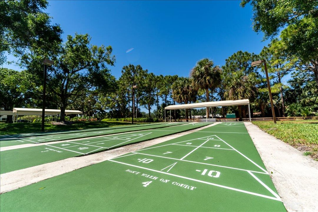 合同活跃: $214,900 (2 贝兹, 2 浴室, 1037 平方英尺)