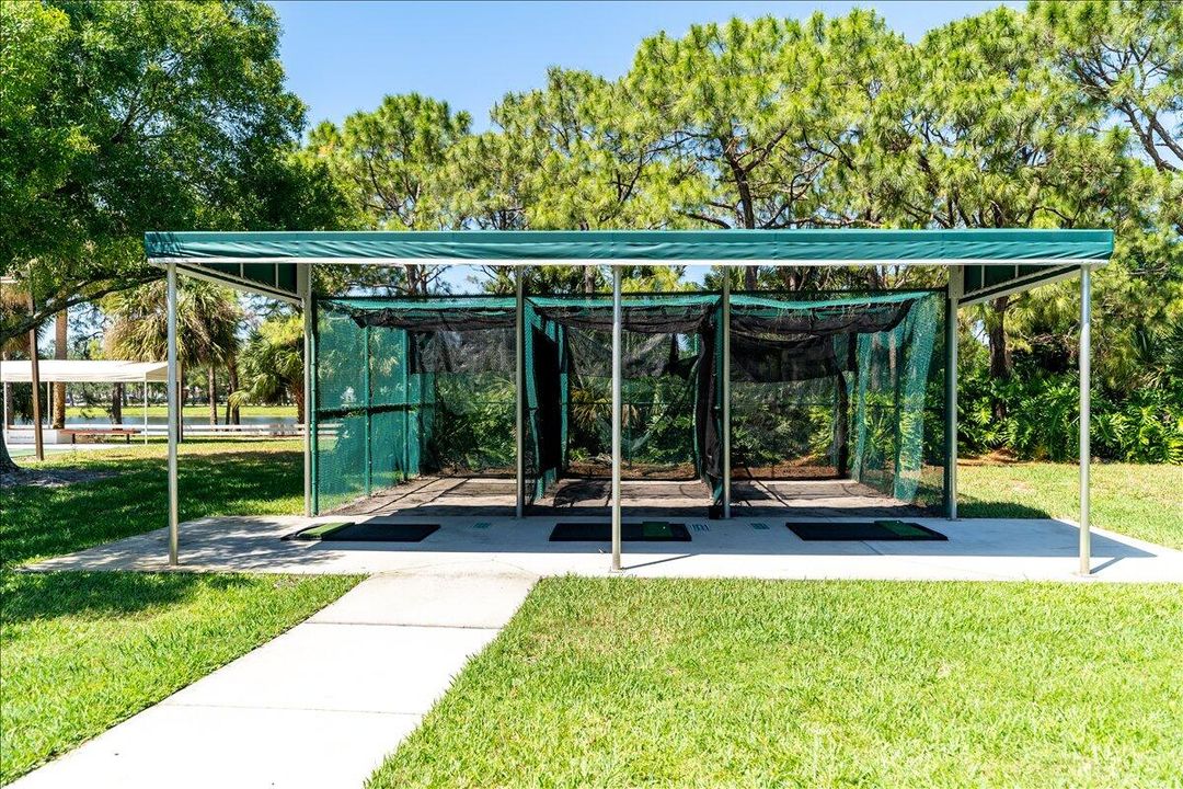 合同活跃: $214,900 (2 贝兹, 2 浴室, 1037 平方英尺)