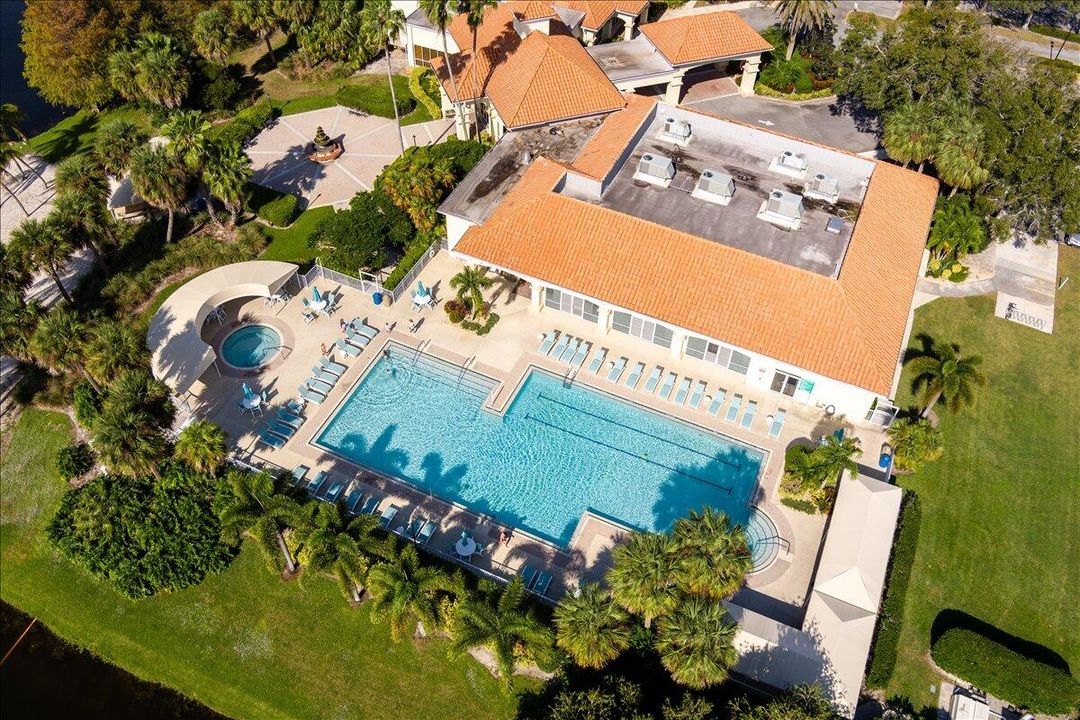 合同活跃: $214,900 (2 贝兹, 2 浴室, 1037 平方英尺)