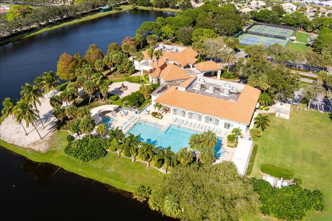 合同活跃: $214,900 (2 贝兹, 2 浴室, 1037 平方英尺)