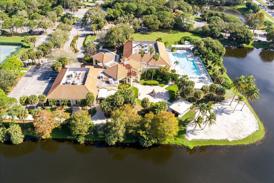 合同活跃: $214,900 (2 贝兹, 2 浴室, 1037 平方英尺)