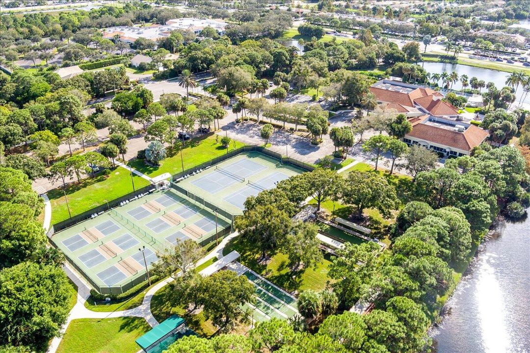 合同活跃: $214,900 (2 贝兹, 2 浴室, 1037 平方英尺)