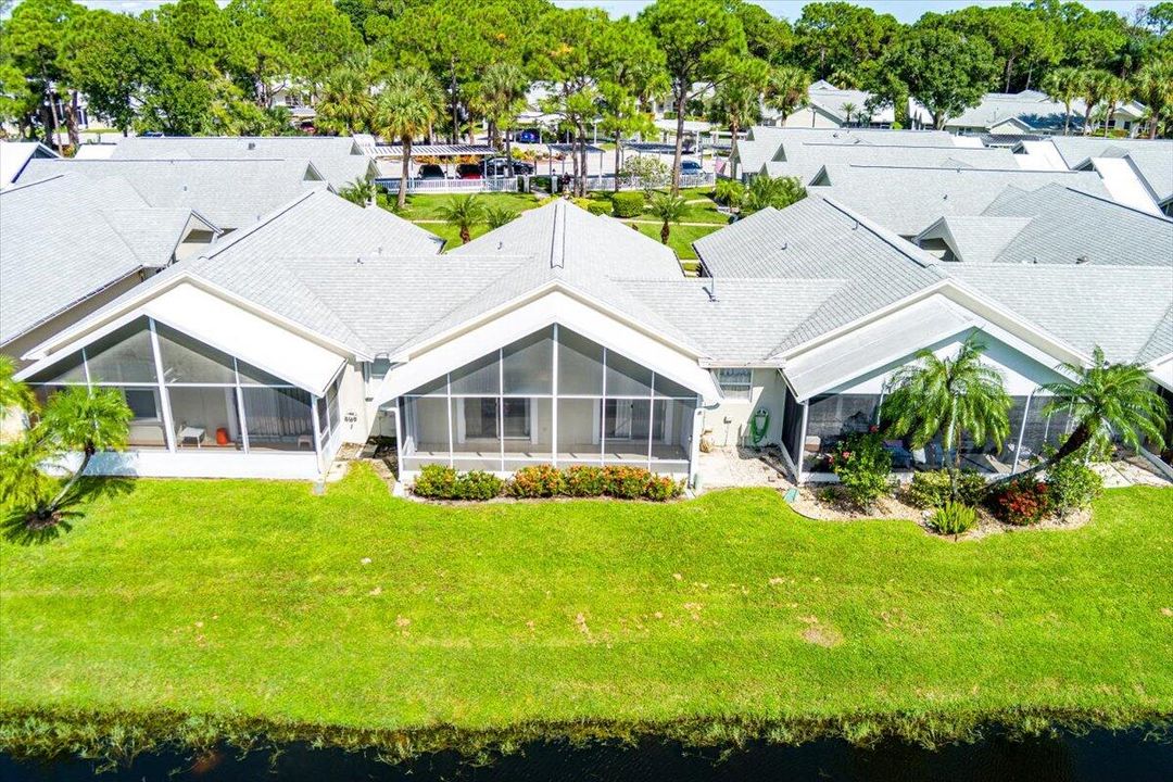 合同活跃: $214,900 (2 贝兹, 2 浴室, 1037 平方英尺)