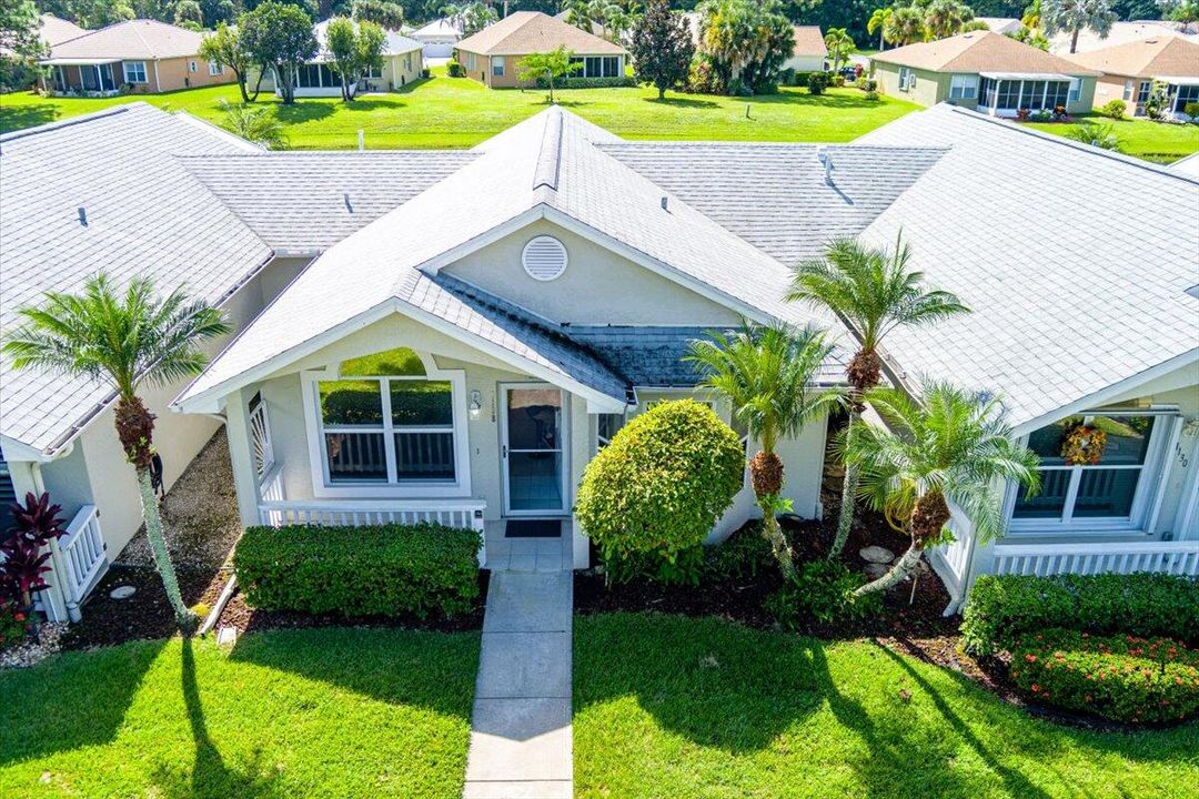 合同活跃: $214,900 (2 贝兹, 2 浴室, 1037 平方英尺)