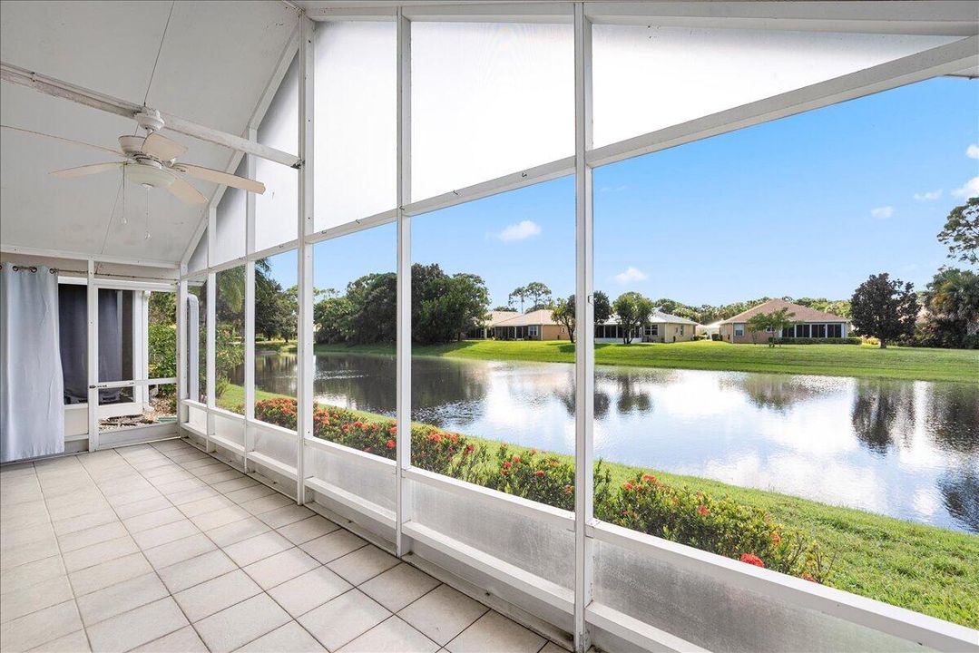 合同活跃: $214,900 (2 贝兹, 2 浴室, 1037 平方英尺)