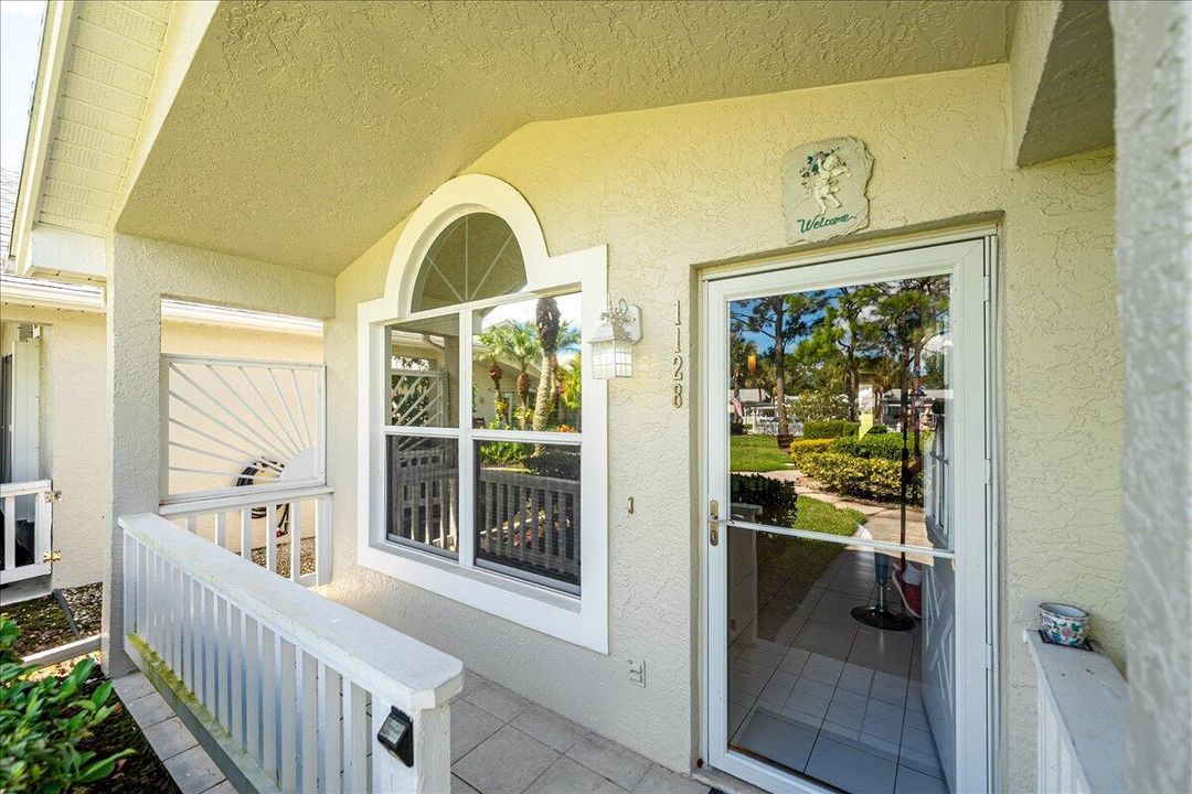 合同活跃: $214,900 (2 贝兹, 2 浴室, 1037 平方英尺)