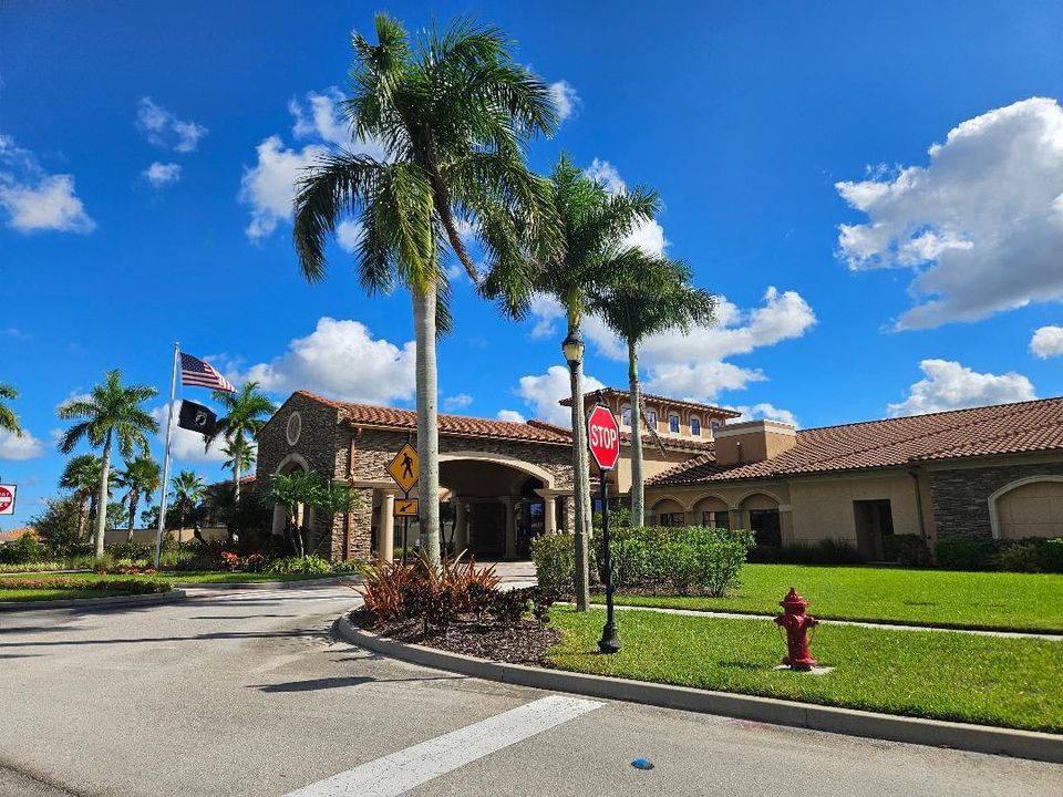 Active With Contract: $2,700 (2 beds, 2 baths, 1689 Square Feet)