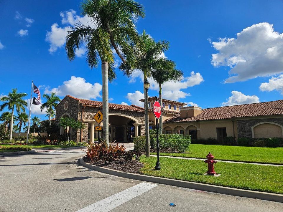 Active With Contract: $2,700 (2 beds, 2 baths, 1689 Square Feet)