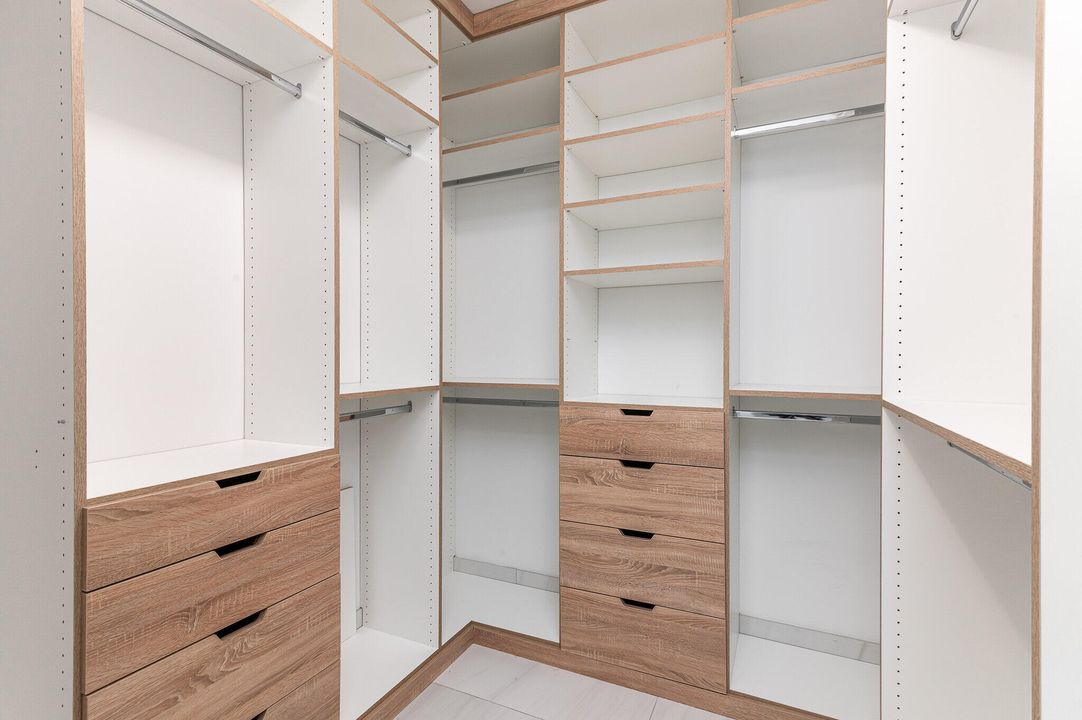 For Sale: $2,040,000 (3 beds, 2 baths, 1801 Square Feet)