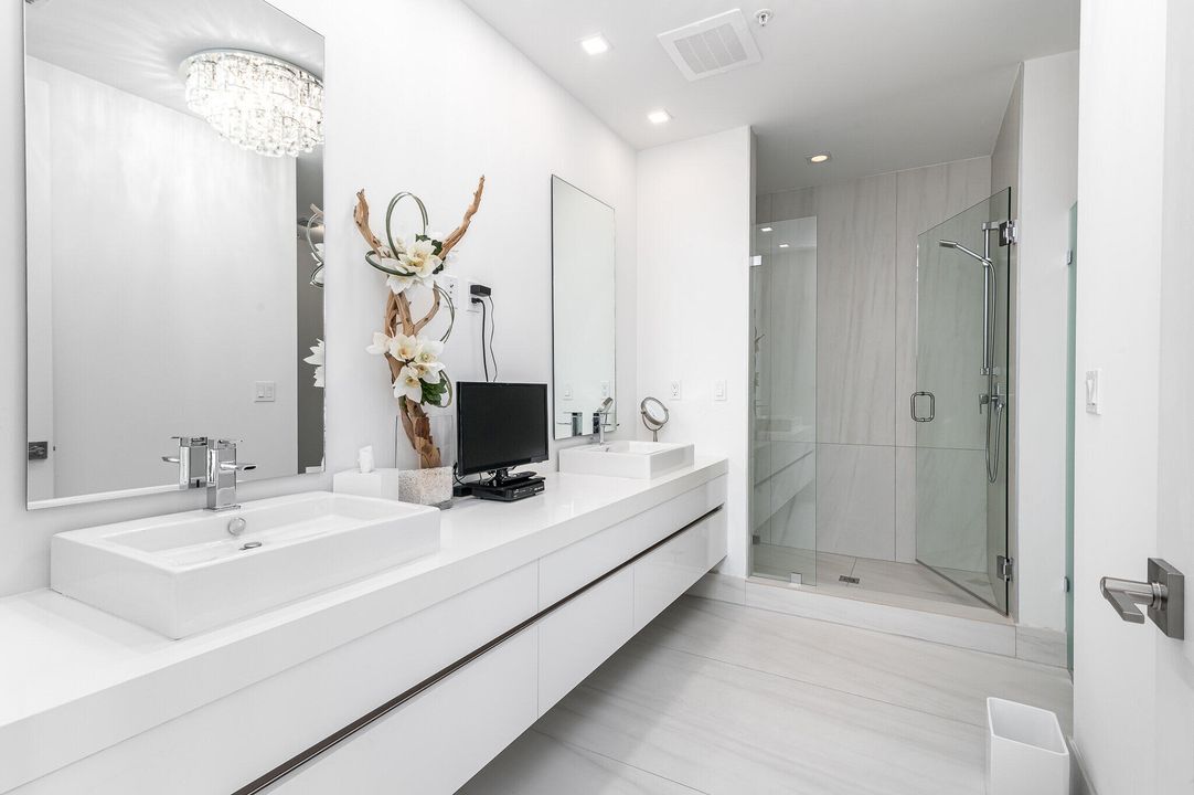 For Sale: $2,040,000 (3 beds, 2 baths, 1801 Square Feet)