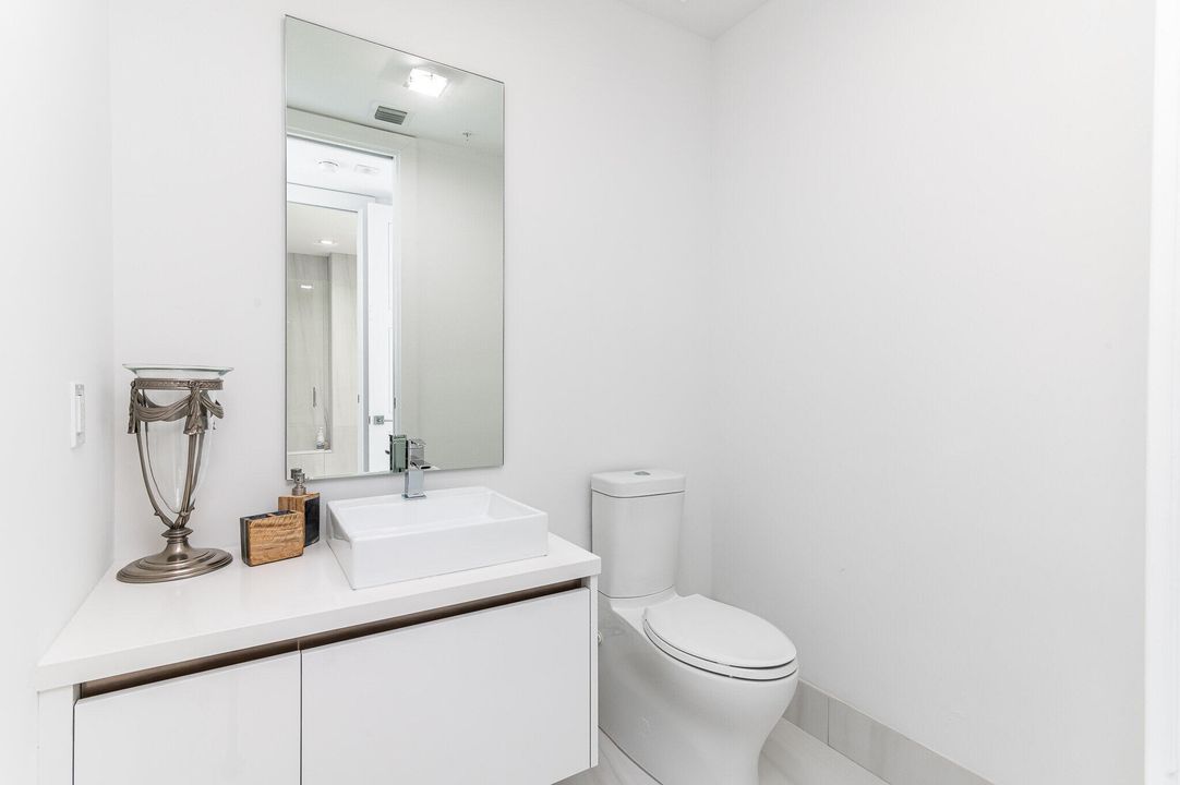 For Sale: $2,040,000 (3 beds, 2 baths, 1801 Square Feet)