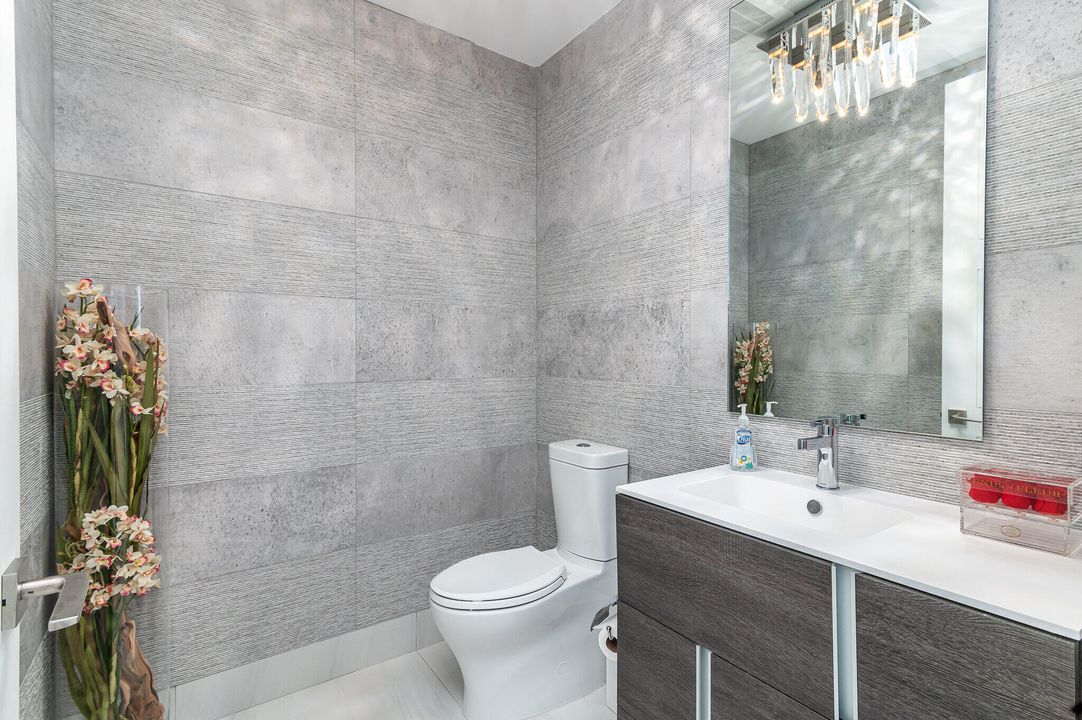 For Sale: $2,040,000 (3 beds, 2 baths, 1801 Square Feet)