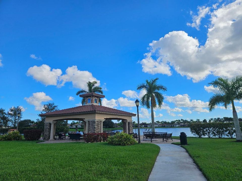 Active With Contract: $2,700 (2 beds, 2 baths, 1689 Square Feet)