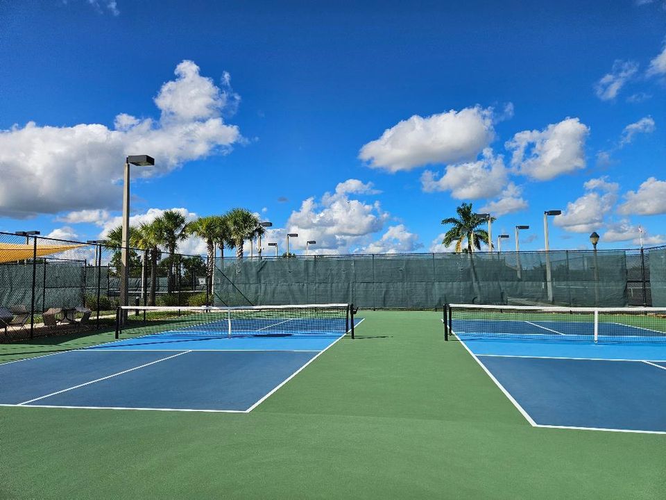 Active With Contract: $2,700 (2 beds, 2 baths, 1689 Square Feet)