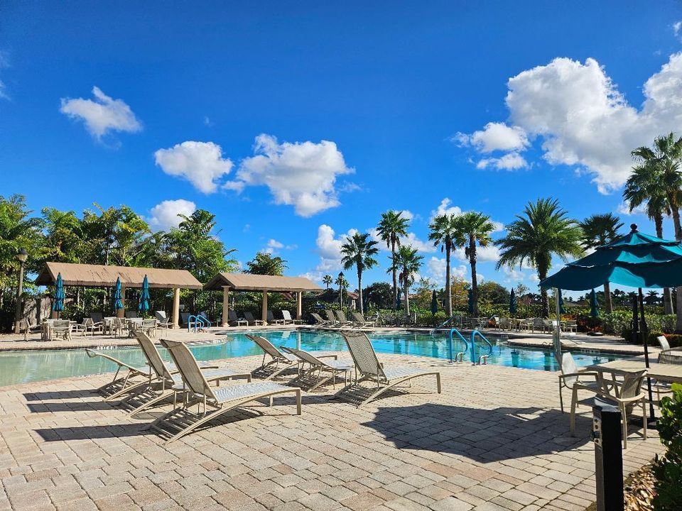 Active With Contract: $2,700 (2 beds, 2 baths, 1689 Square Feet)