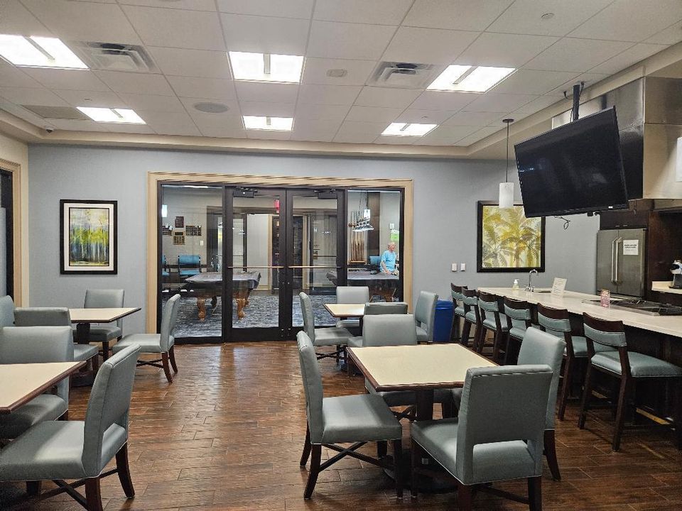 Active With Contract: $2,700 (2 beds, 2 baths, 1689 Square Feet)