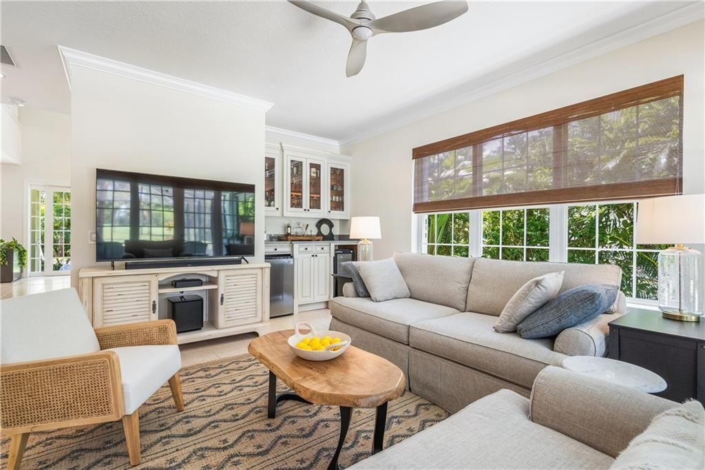 En Venta: $799,000 (3 camas, 2 baños, 2654 Pies cuadrados)