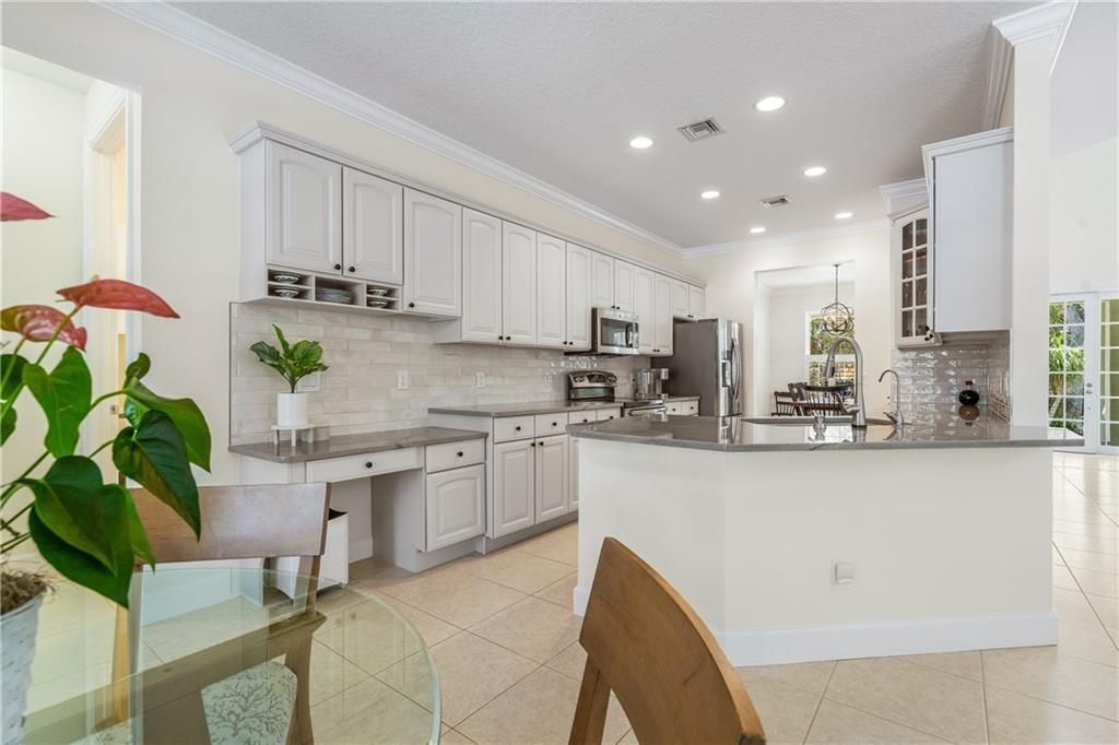 En Venta: $799,000 (3 camas, 2 baños, 2654 Pies cuadrados)