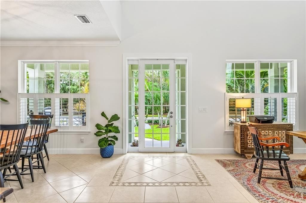 En Venta: $799,000 (3 camas, 2 baños, 2654 Pies cuadrados)