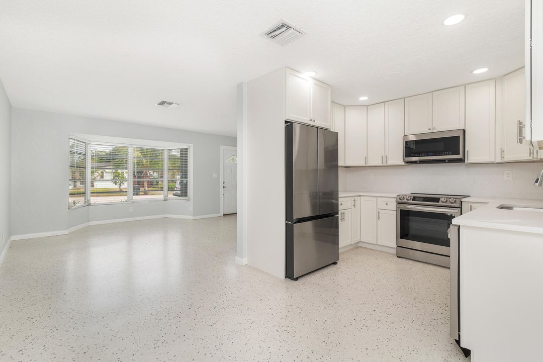 For Rent: $4,500 (2 beds, 2 baths, 1159 Square Feet)