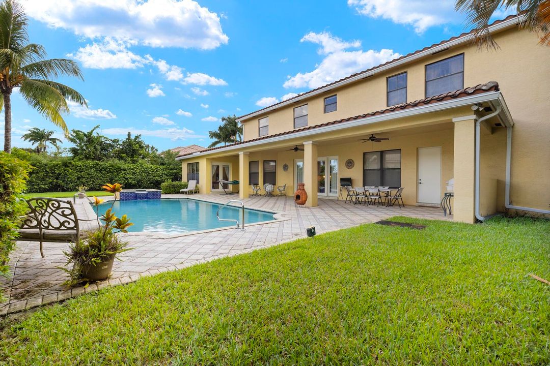 Под контрактом: $11,000 (5 спален, 4 ванн, 4616 Квадратных фут)