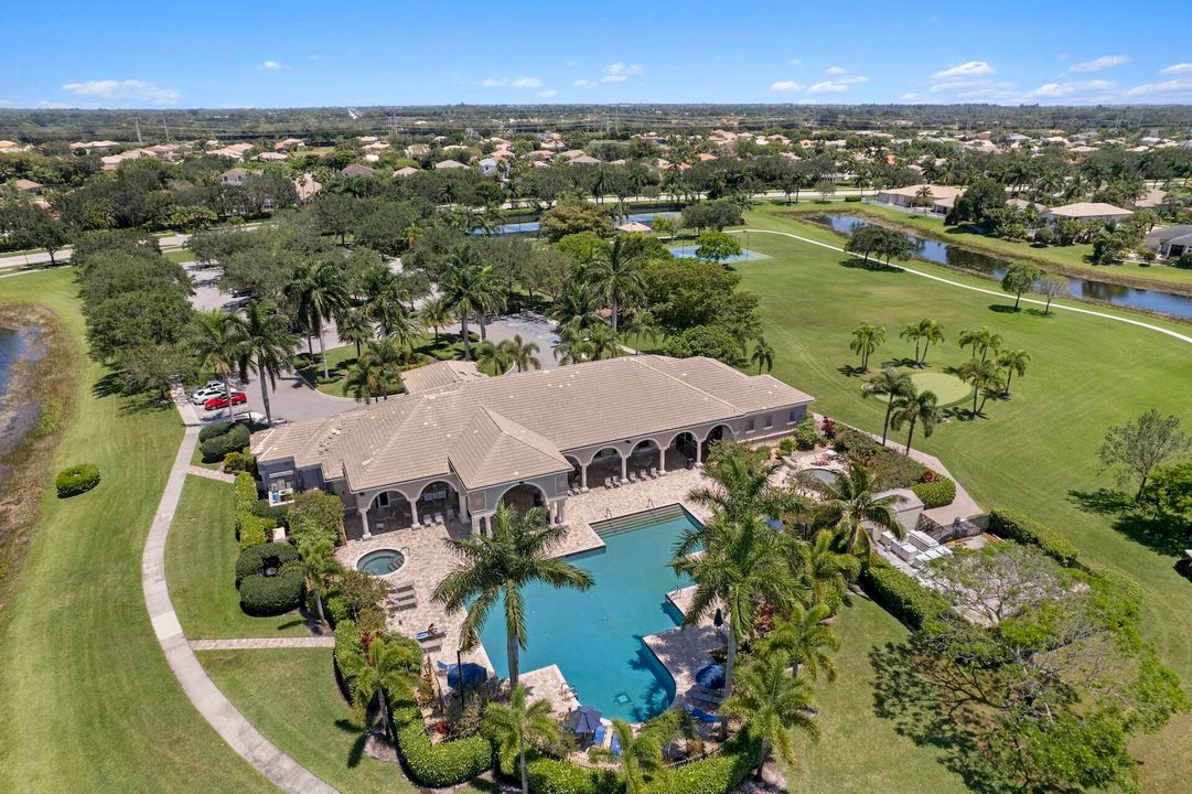 Под контрактом: $11,000 (5 спален, 4 ванн, 4616 Квадратных фут)