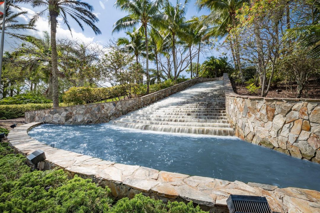 Под контрактом: $11,000 (5 спален, 4 ванн, 4616 Квадратных фут)