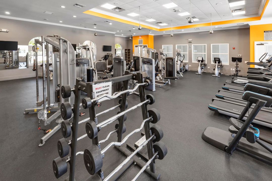 Под контрактом: $11,000 (5 спален, 4 ванн, 4616 Квадратных фут)