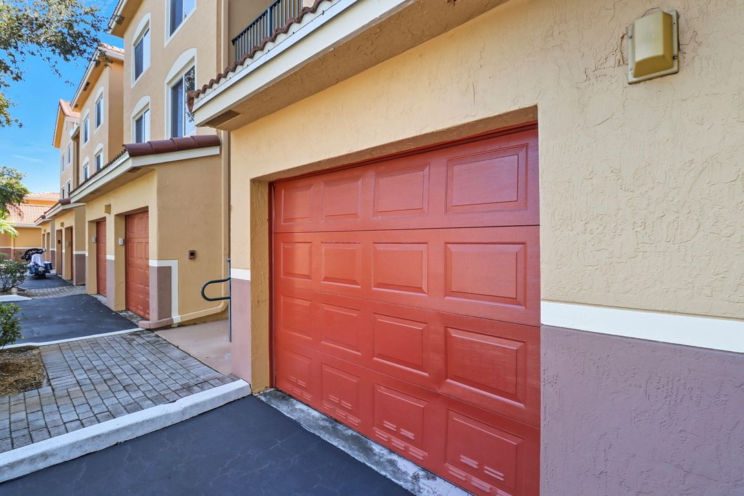 Active With Contract: $279,900 (3 beds, 2 baths, 1298 Square Feet)