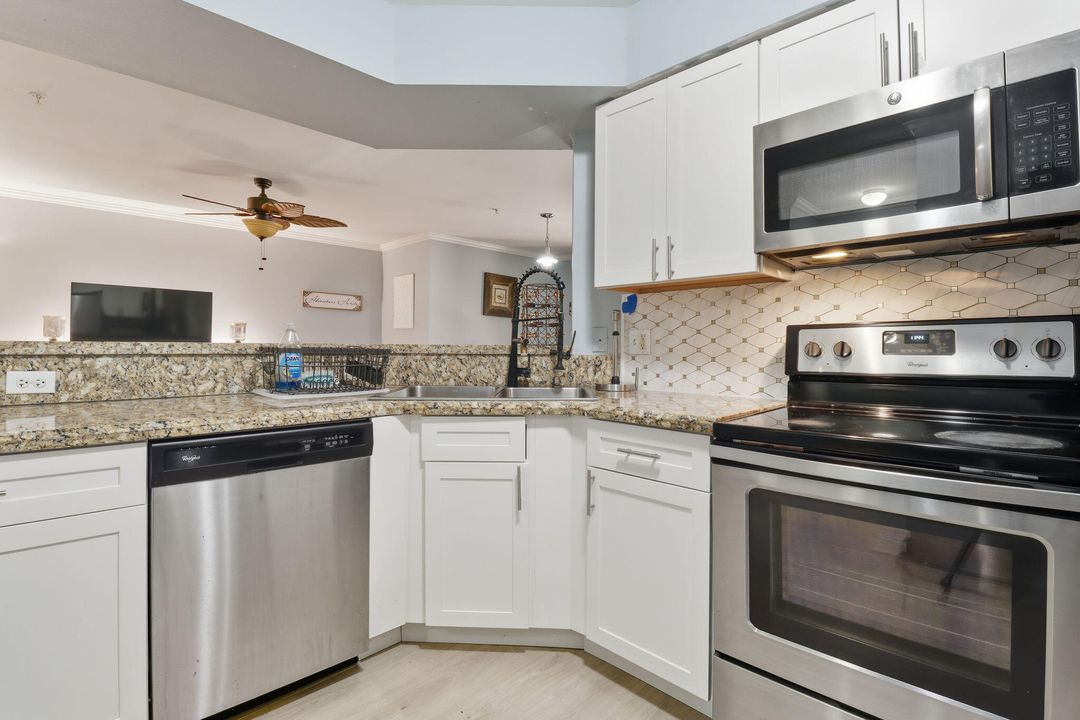 Active With Contract: $279,900 (3 beds, 2 baths, 1298 Square Feet)