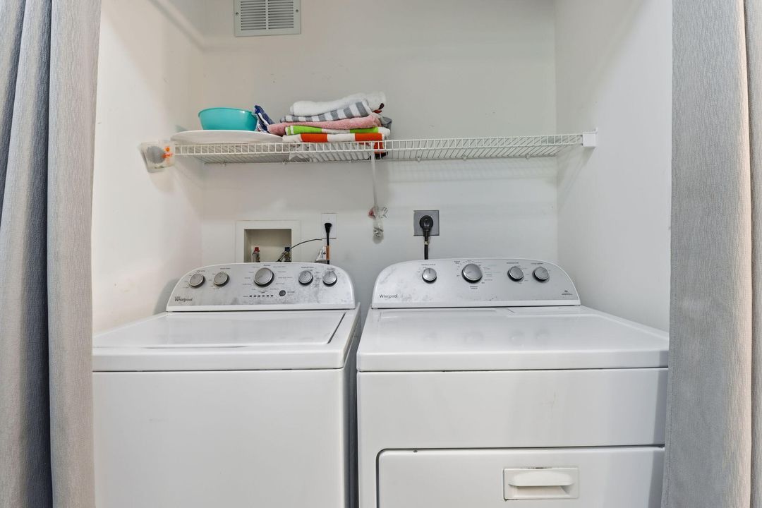 Active With Contract: $279,900 (3 beds, 2 baths, 1298 Square Feet)