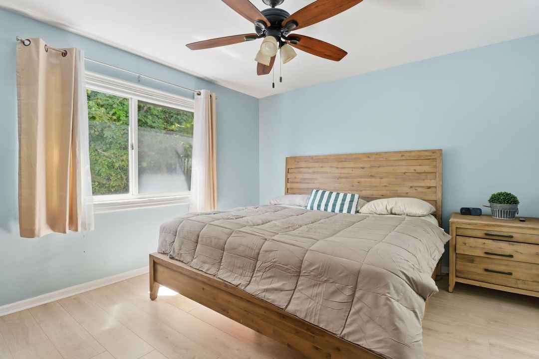 Active With Contract: $279,900 (3 beds, 2 baths, 1298 Square Feet)