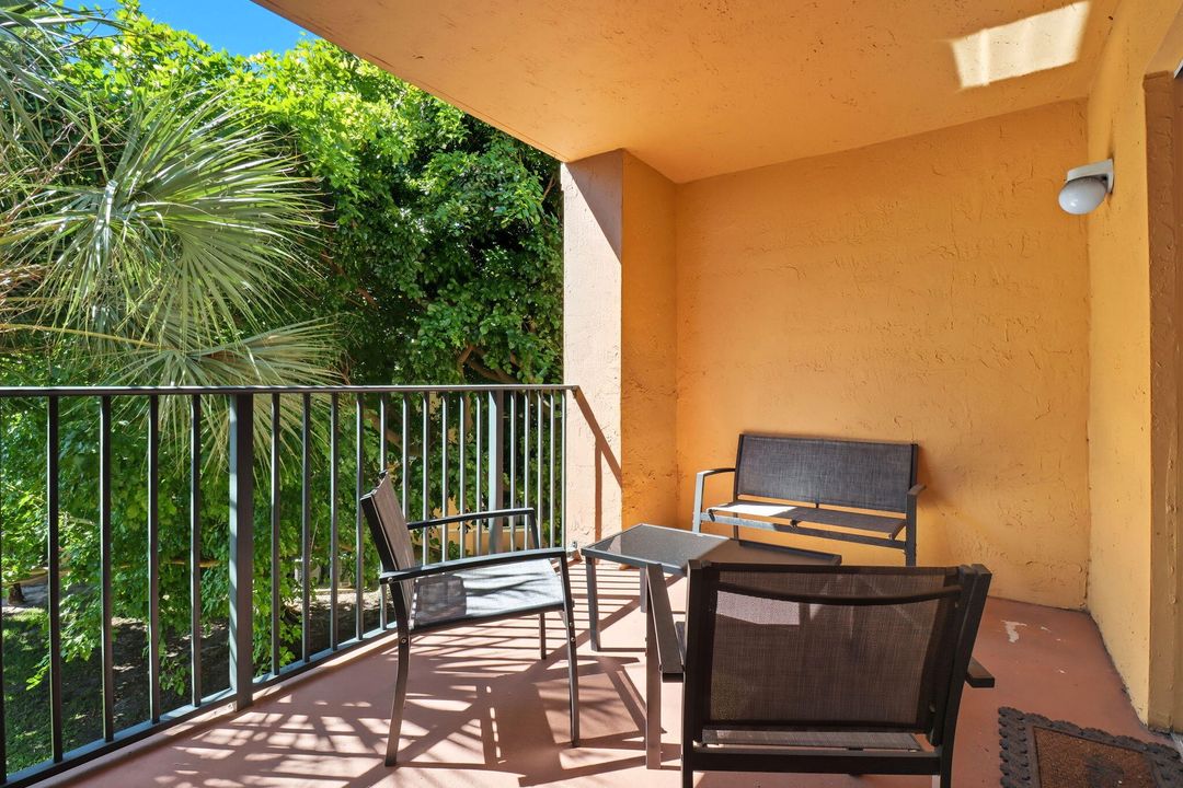 Active With Contract: $279,900 (3 beds, 2 baths, 1298 Square Feet)