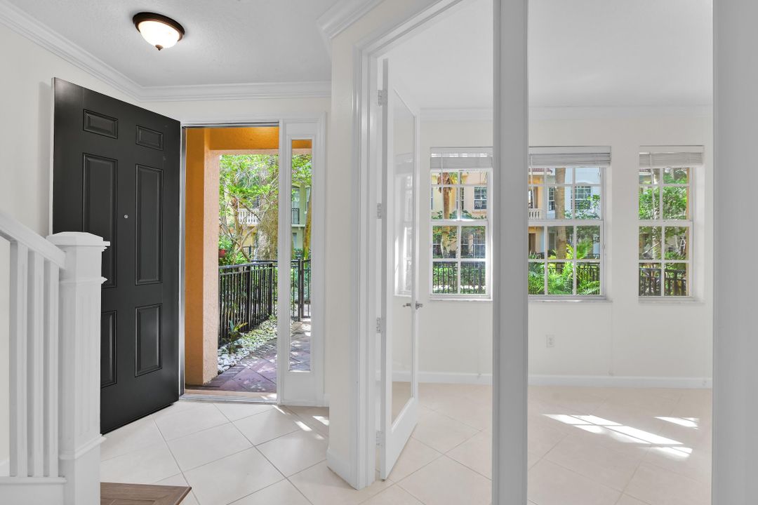 合同活跃: $3,500 (3 贝兹, 3 浴室, 2096 平方英尺)