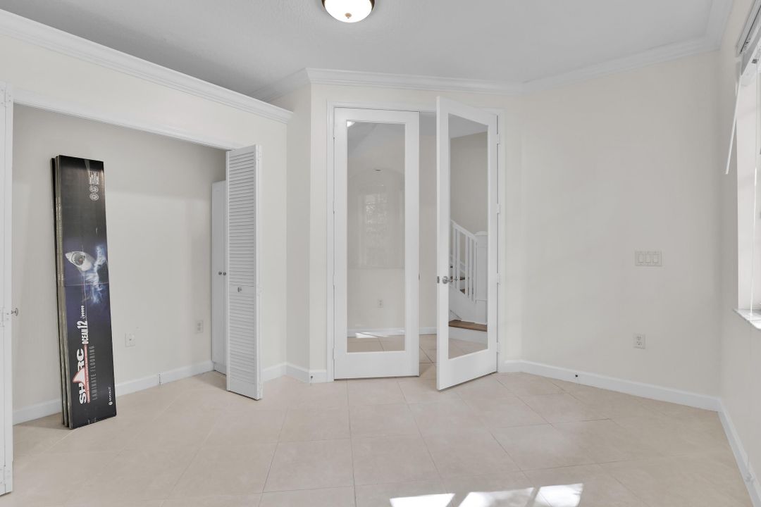 合同活跃: $3,500 (3 贝兹, 3 浴室, 2096 平方英尺)