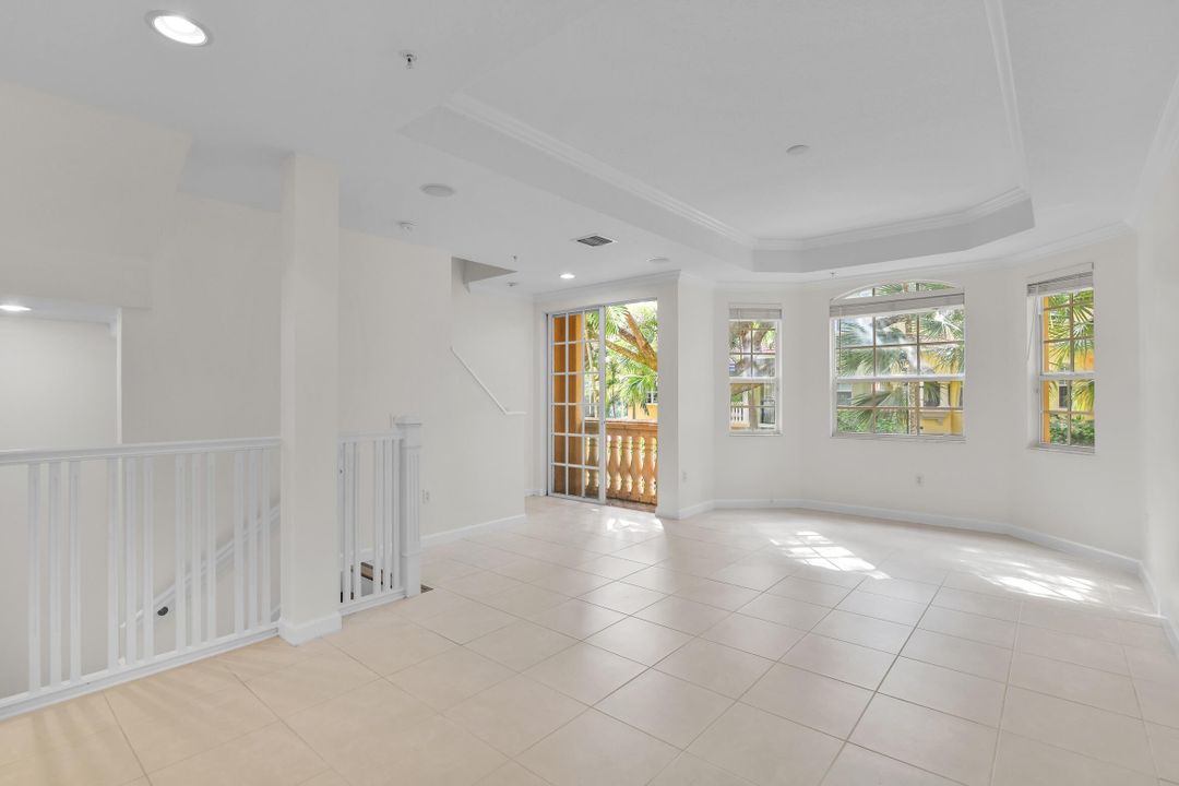 合同活跃: $3,500 (3 贝兹, 3 浴室, 2096 平方英尺)