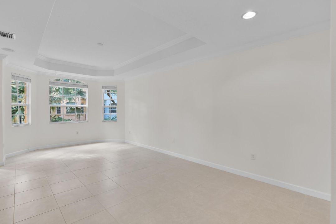 合同活跃: $3,500 (3 贝兹, 3 浴室, 2096 平方英尺)