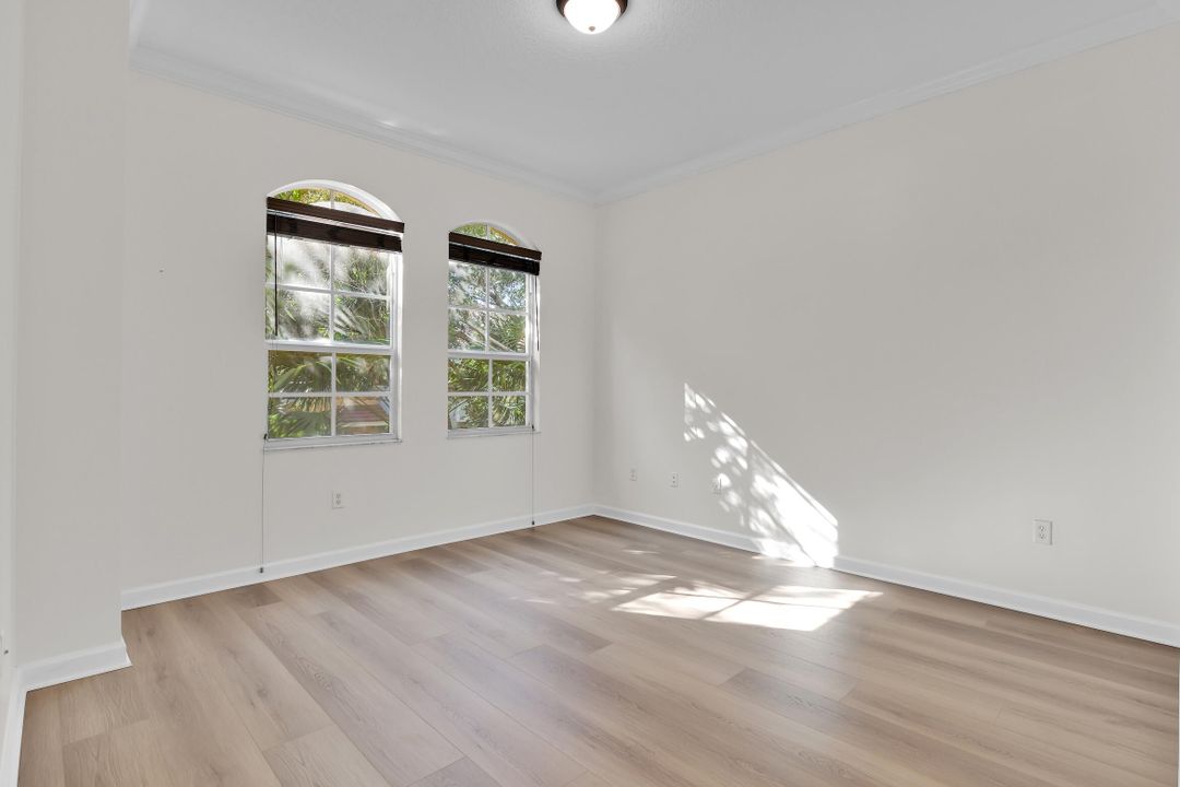 合同活跃: $3,500 (3 贝兹, 3 浴室, 2096 平方英尺)