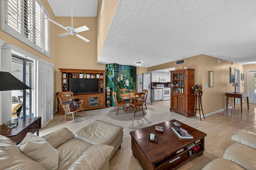 Active With Contract: $398,000 (2 beds, 2 baths, 1442 Square Feet)