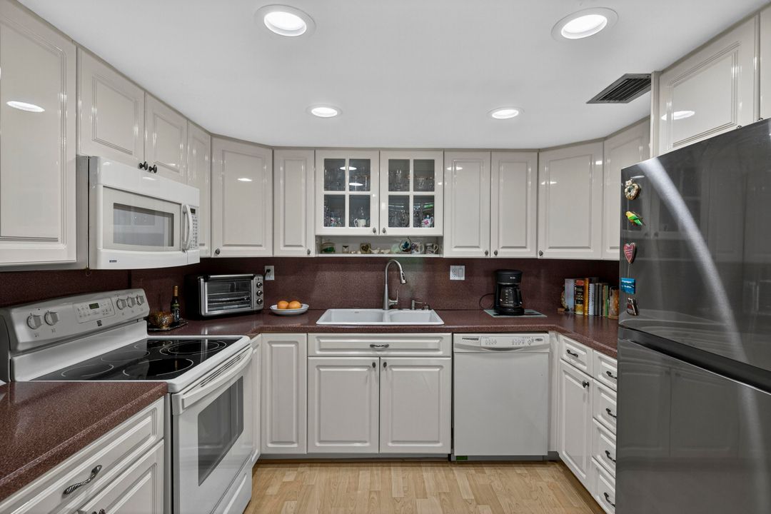 Active With Contract: $398,000 (2 beds, 2 baths, 1442 Square Feet)