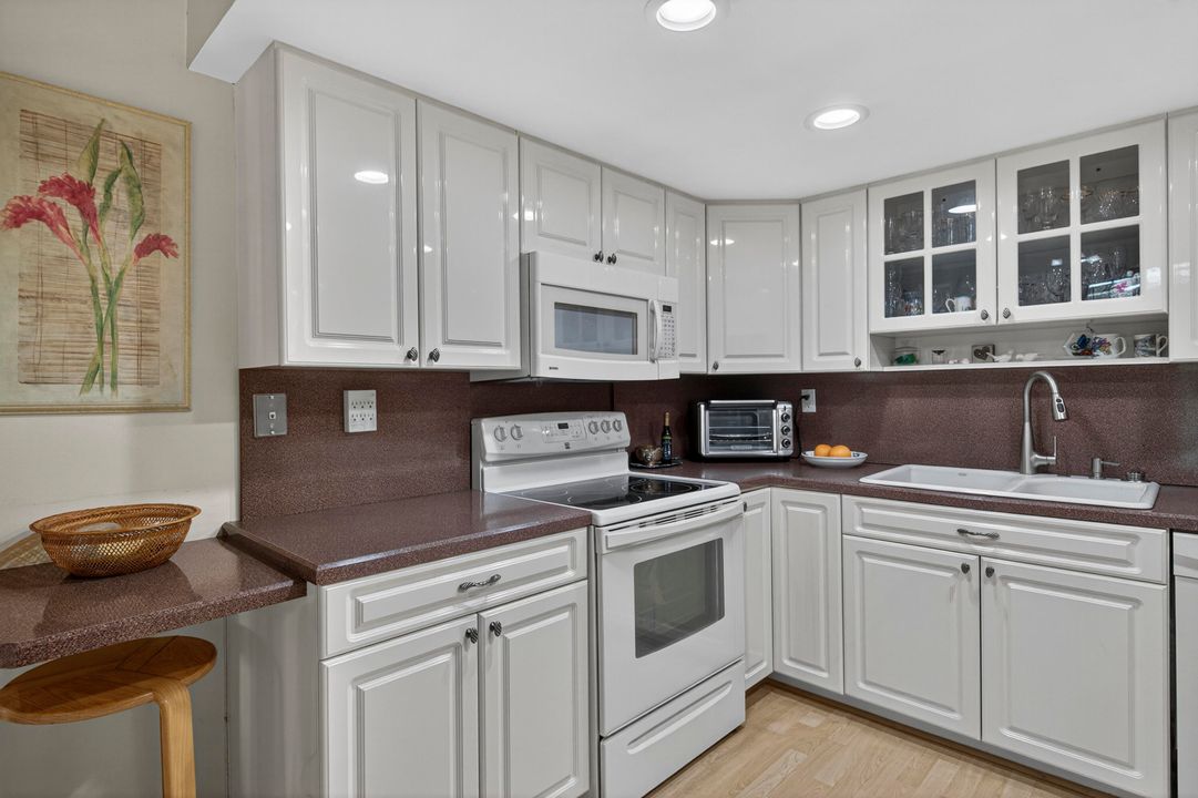 Active With Contract: $398,000 (2 beds, 2 baths, 1442 Square Feet)