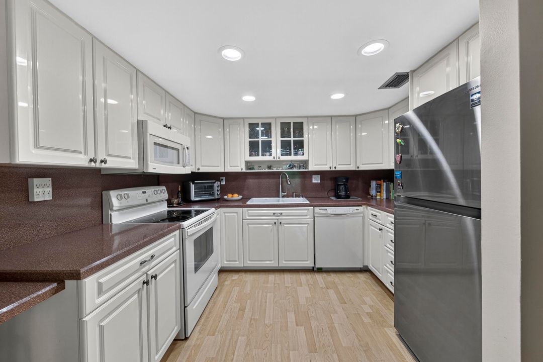 Active With Contract: $398,000 (2 beds, 2 baths, 1442 Square Feet)