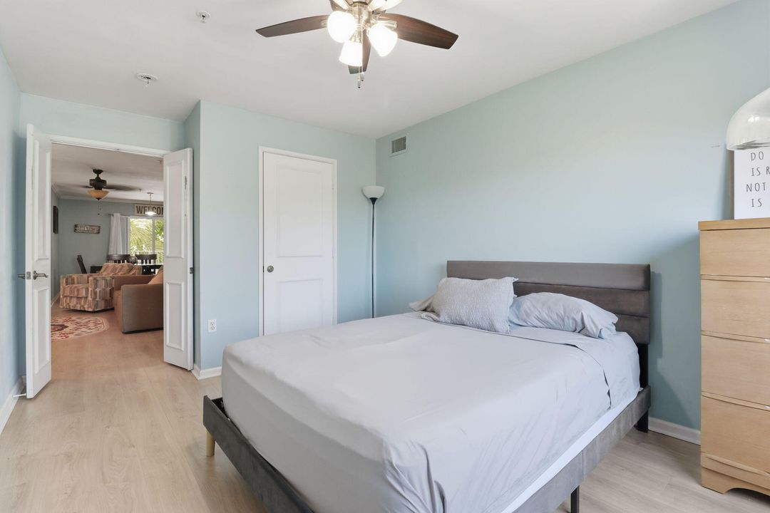 Active With Contract: $279,900 (3 beds, 2 baths, 1298 Square Feet)