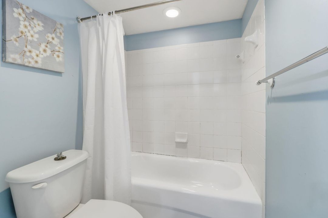 Active With Contract: $279,900 (3 beds, 2 baths, 1298 Square Feet)